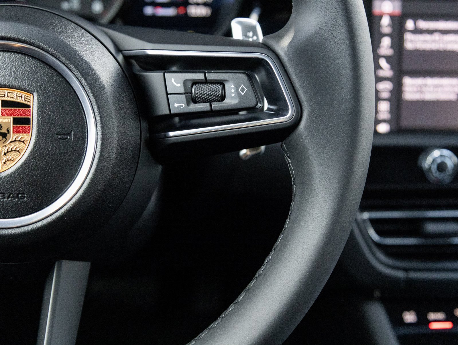 Certified 2026 Porsche Macan AWD/4WD image 16