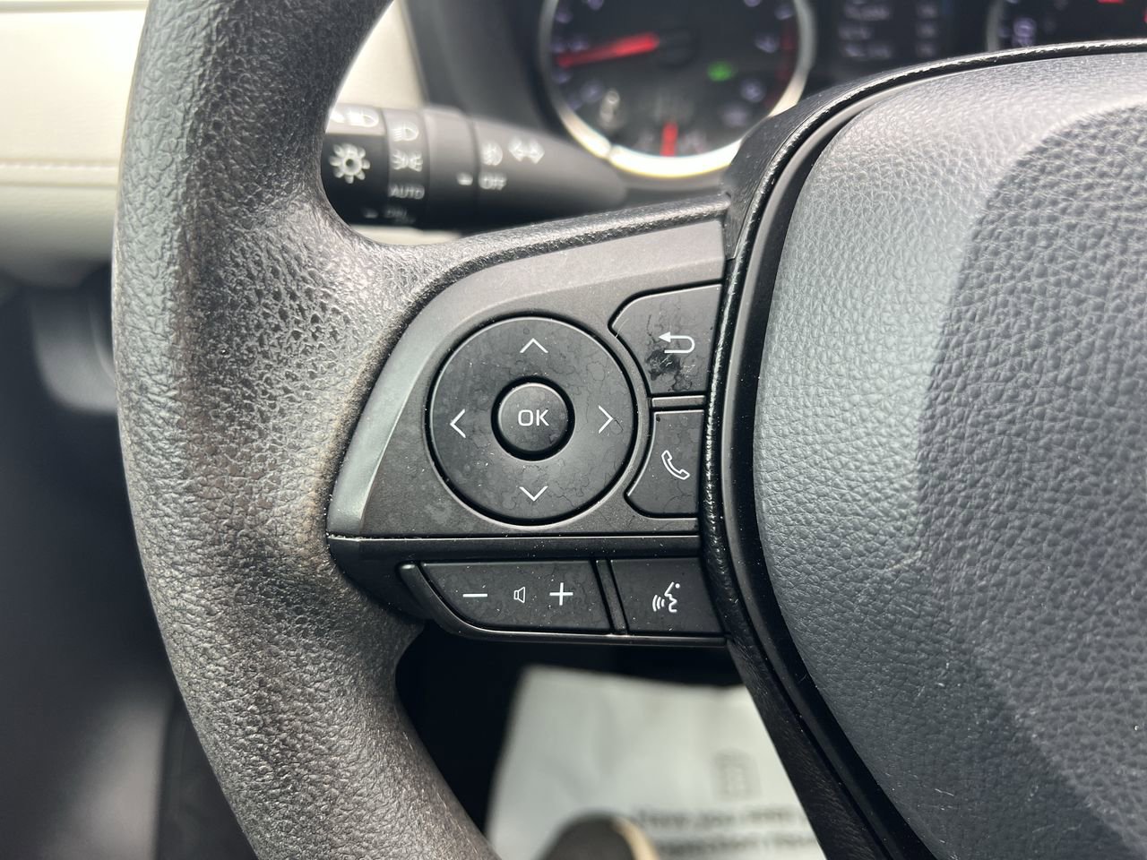 Used 2021 Toyota RAV4 XLE w/ Convenience Package FWD image 19