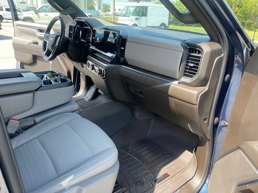 Used 2022 Chevrolet Silverado 1500 LT AWD/4WD image 19