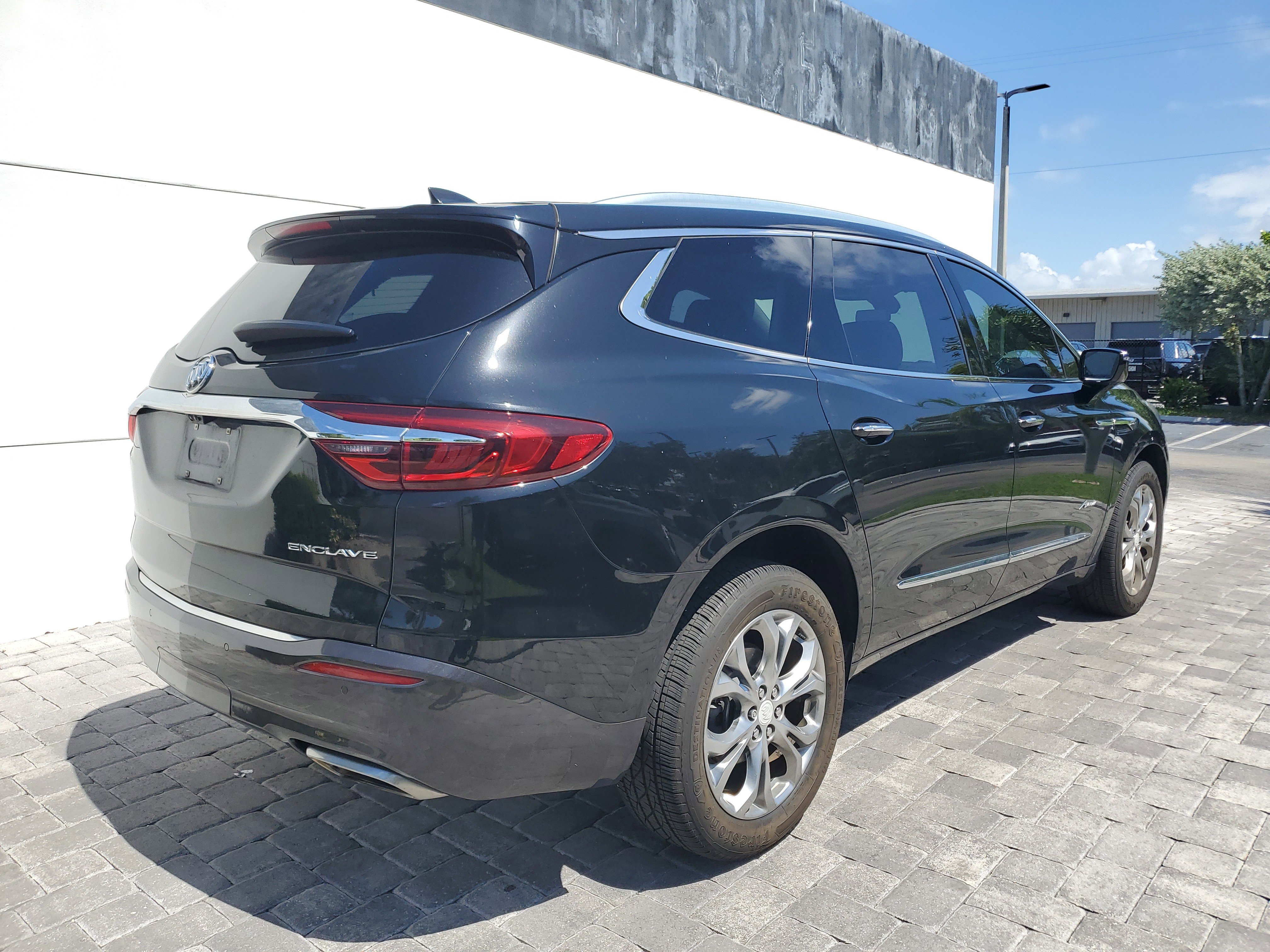 Used 2019 Buick Enclave Avenir w/ Avenir Technology Package FWD image 4