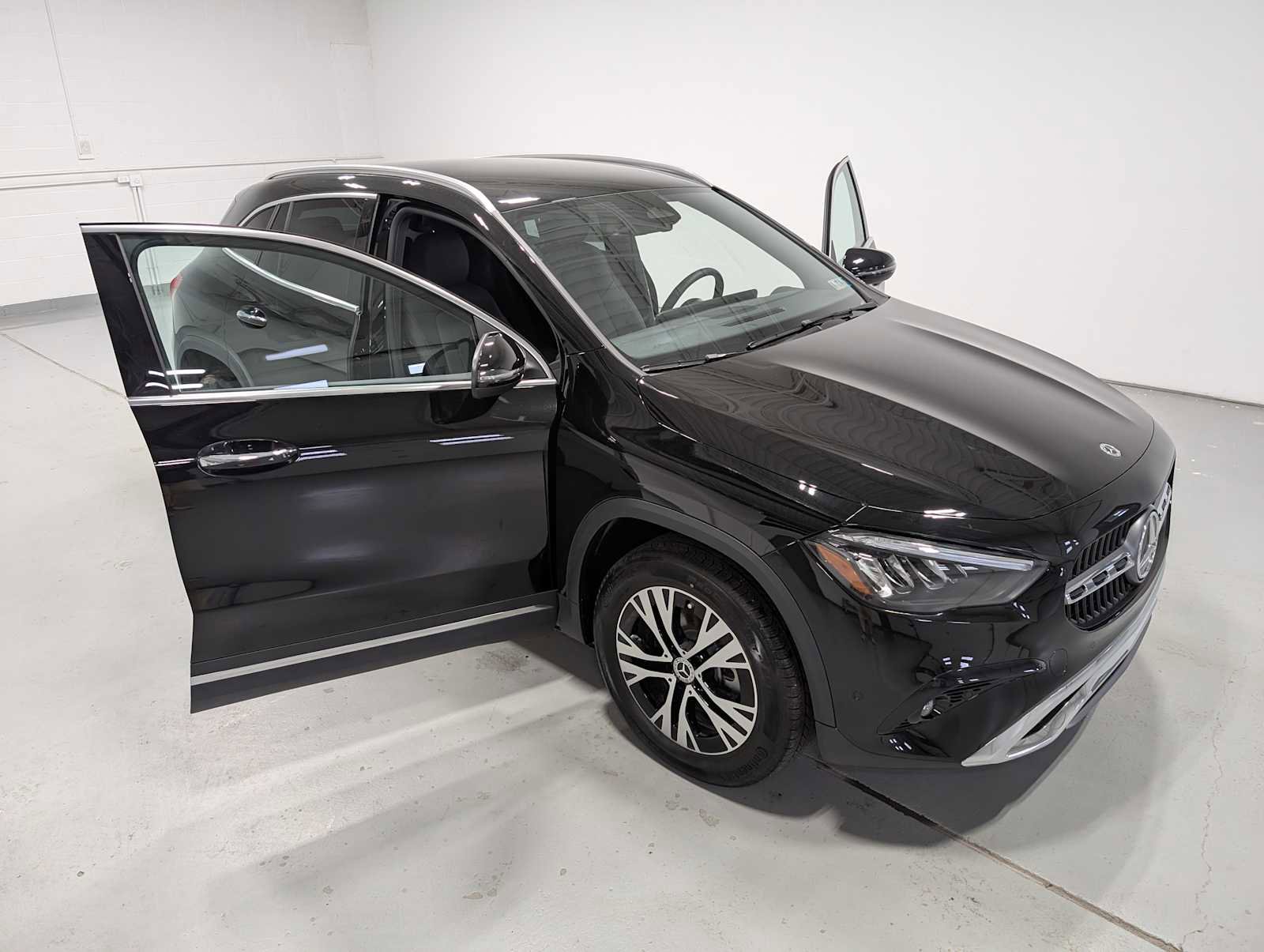 Certified 2025 Mercedes-Benz GLA 250 4MATIC image 16