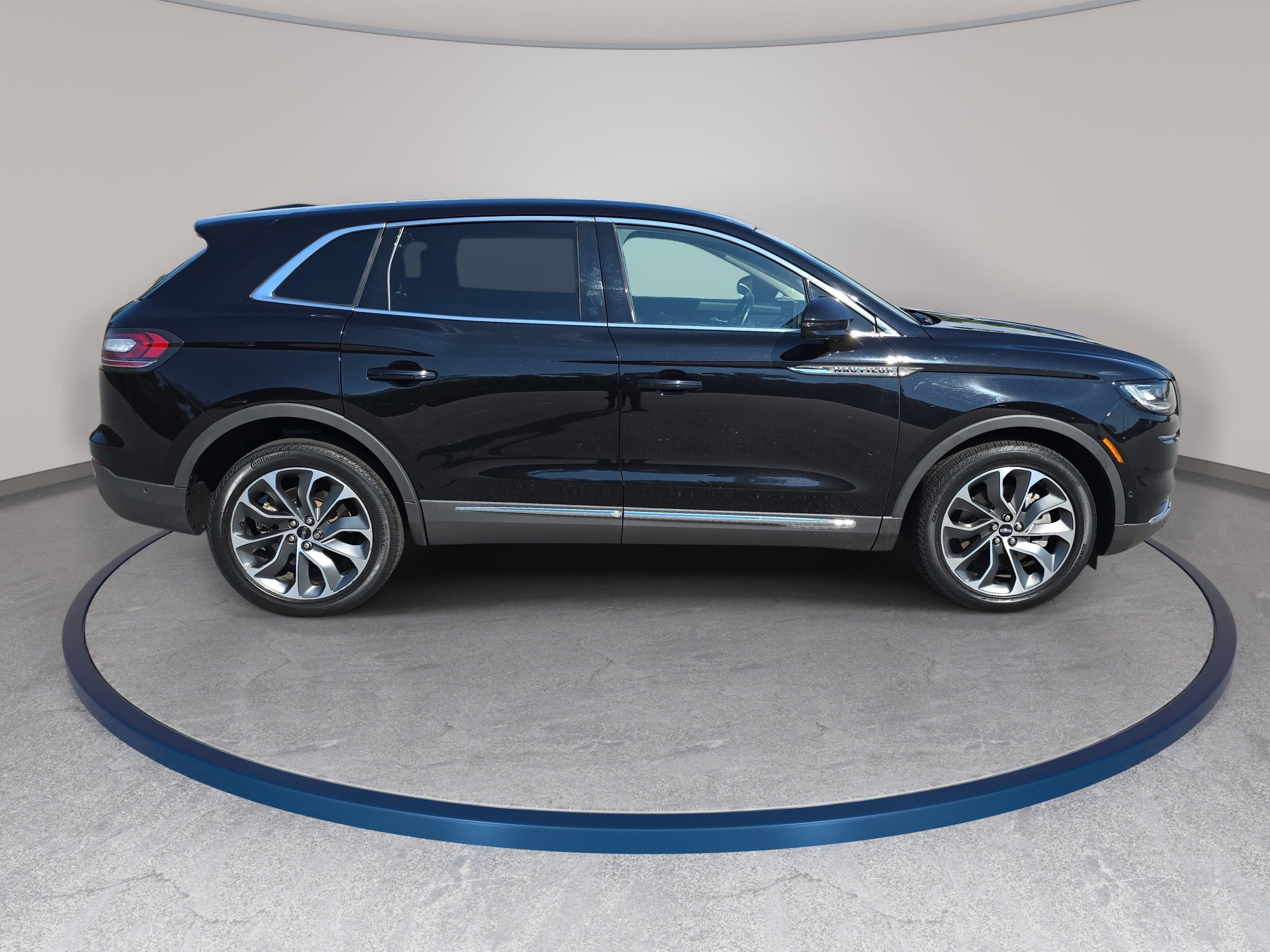 Certified 2023 Lincoln Nautilus Reserve AWD/4WD image 4