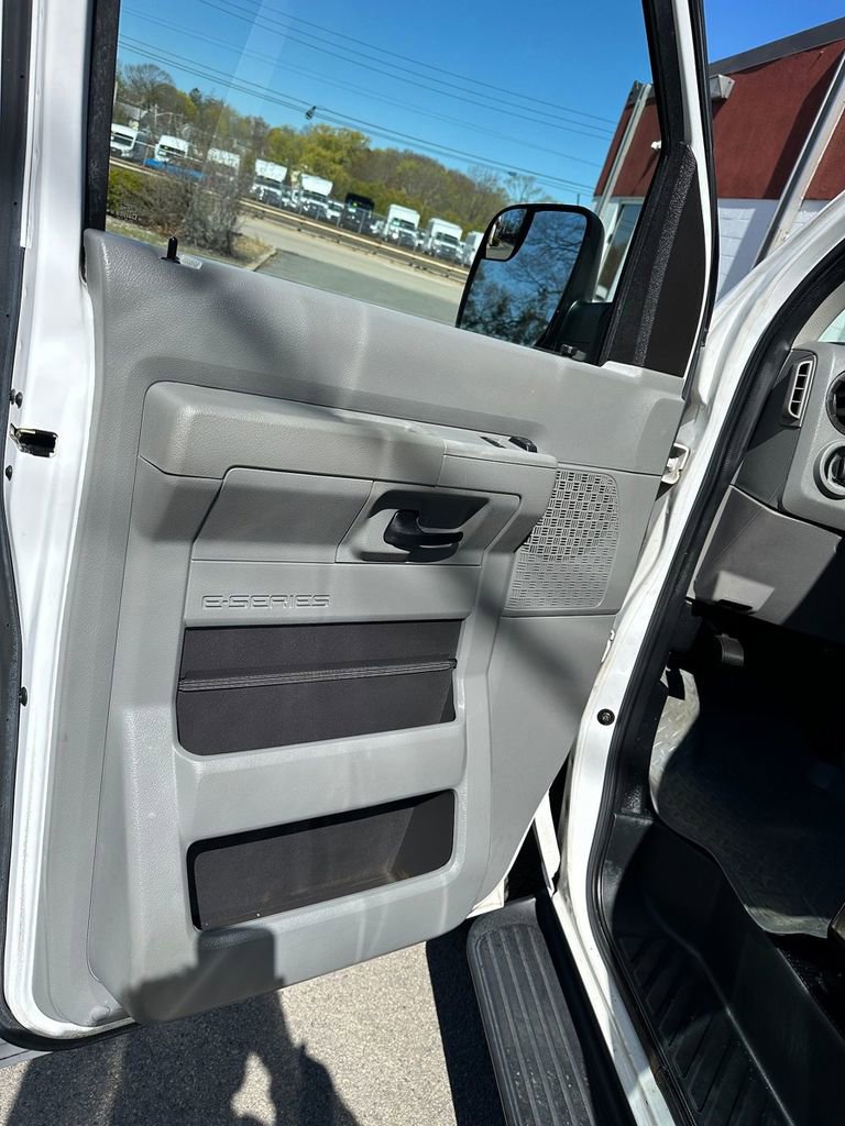 Used 2012 Ford E-350 and Econoline 350 XLT RWD image 7