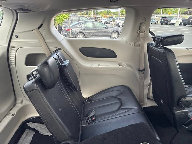 Used 2024 Chrysler Pacifica Touring-L FWD image 25