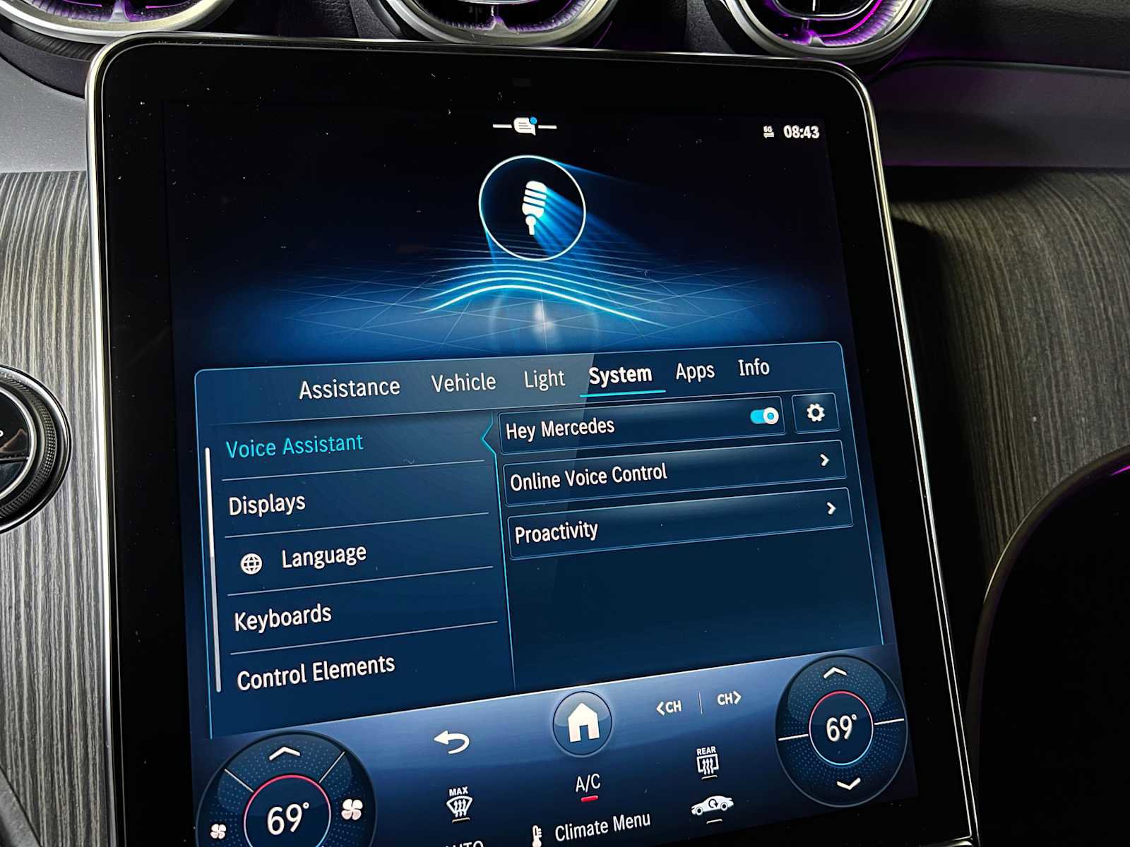 Certified 2025 Mercedes-Benz GLC 300 4MATIC image 38