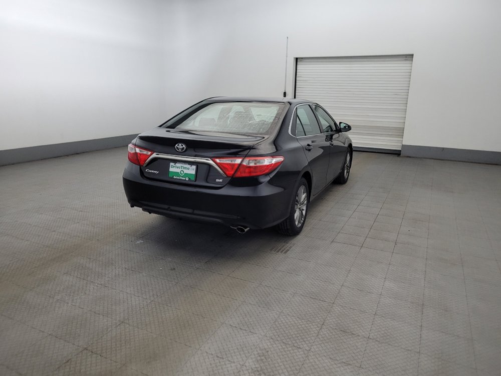 Used 2016 Toyota Camry SE w/ Moonroof Package FWD image 9