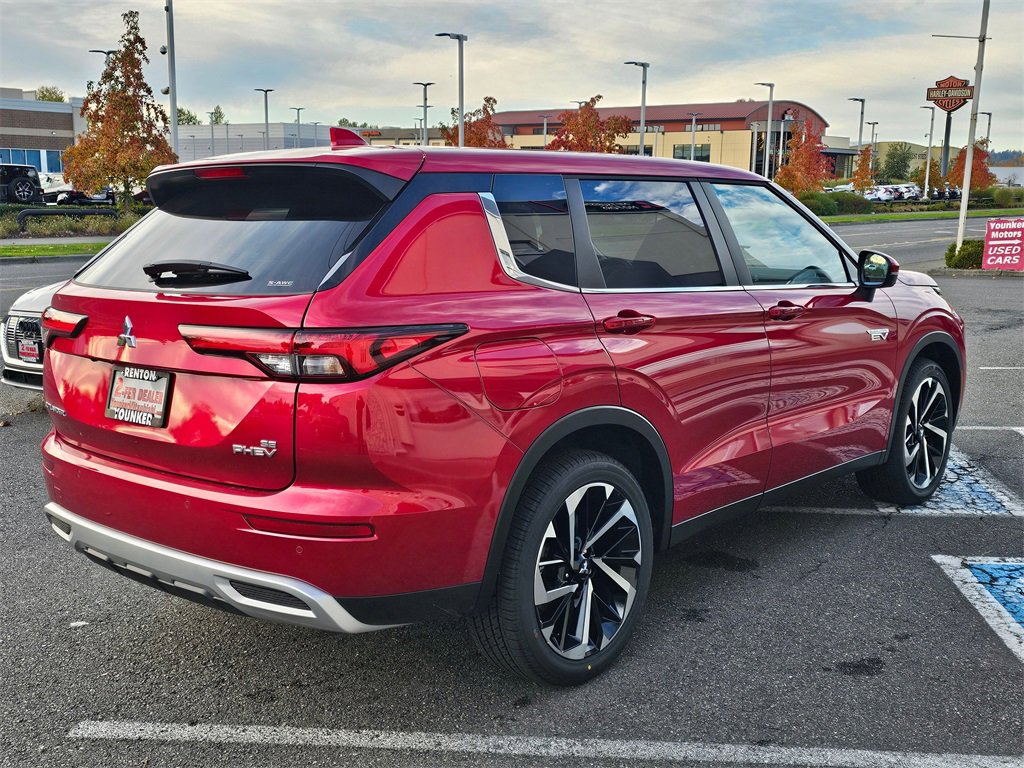 New 2025 Mitsubishi Outlander SE image 3