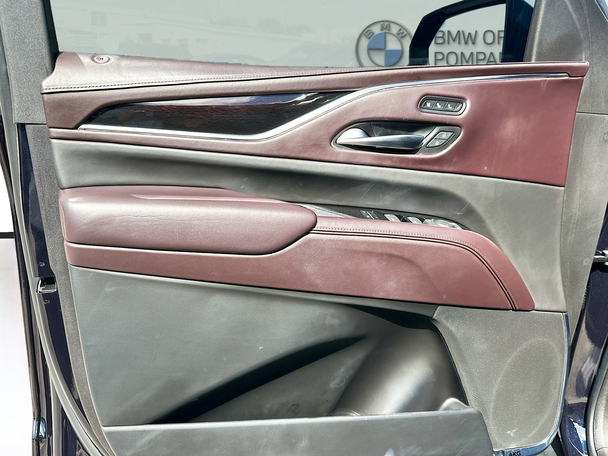 Used 2022 Cadillac Escalade ESV Sport Platinum w/ LPO, ONYX Package image 22