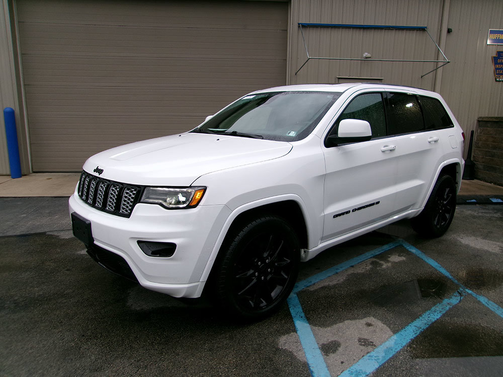 Used 2022 Jeep Grand Cherokee Laredo X AWD/4WD image 1