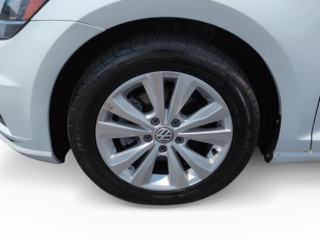 Used 2020 Volkswagen Golf 4-Door FWD image 30