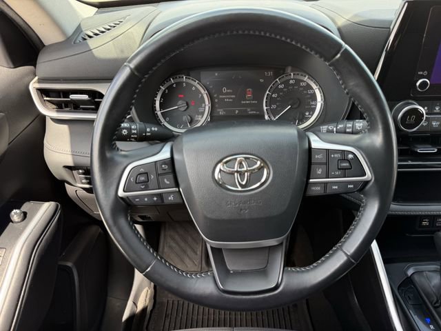 Used 2023 Toyota Highlander LE image 13