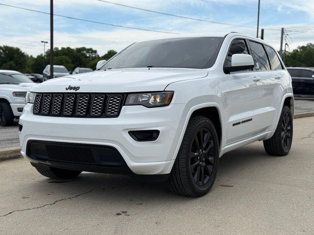 Used 2018 Jeep Grand Cherokee Altitude AWD/4WD image 2