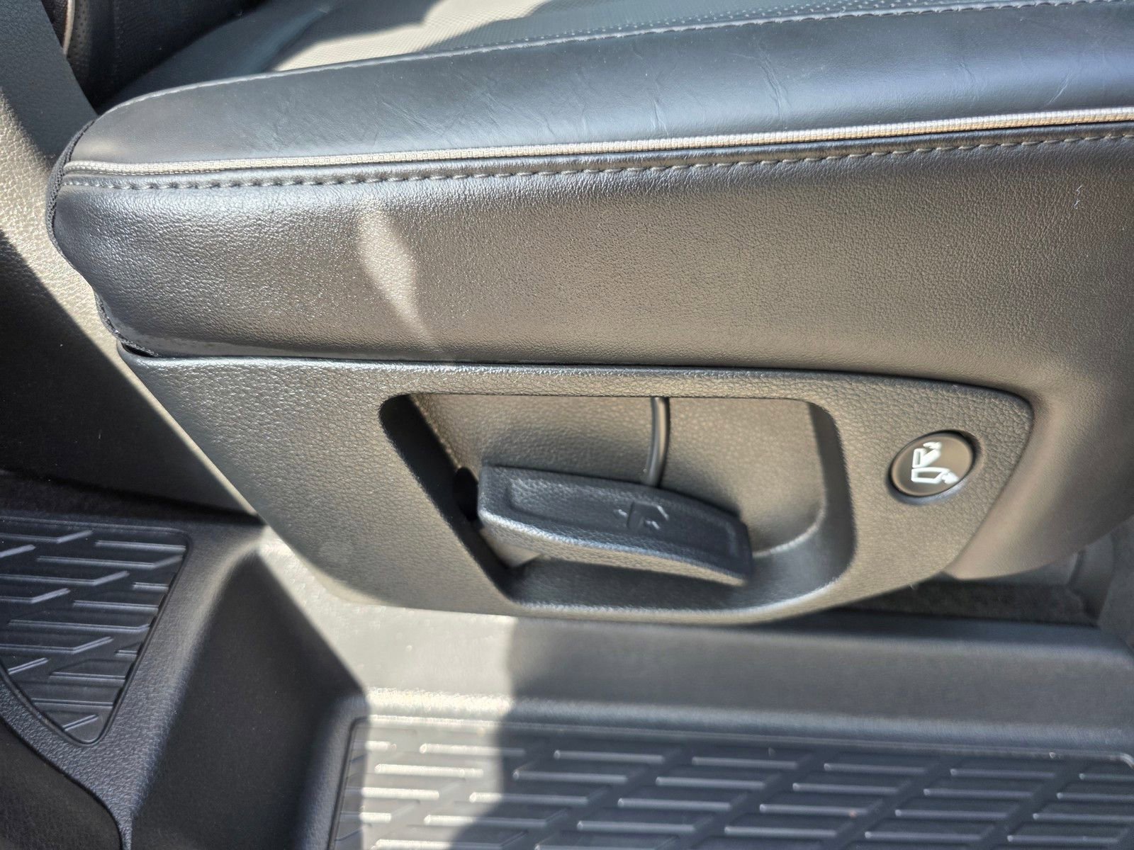 Used 2024 Hyundai Palisade Calligraphy image 8