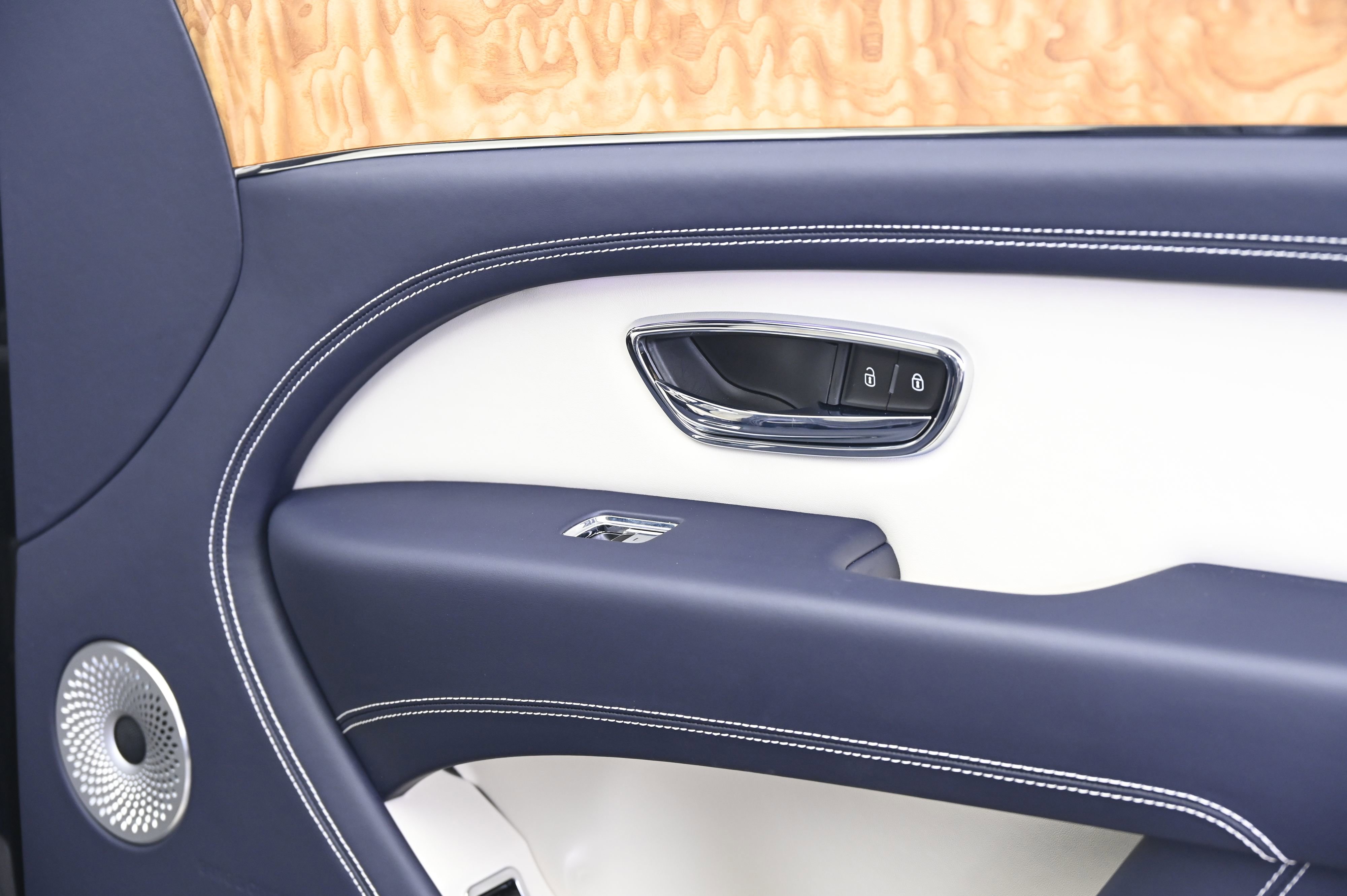 Used 2024 Bentley Bentayga Extended Wheelbase image 21