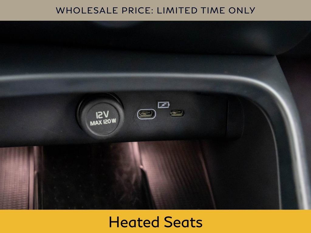 Used 2025 Volvo XC40 B5 Plus image 19