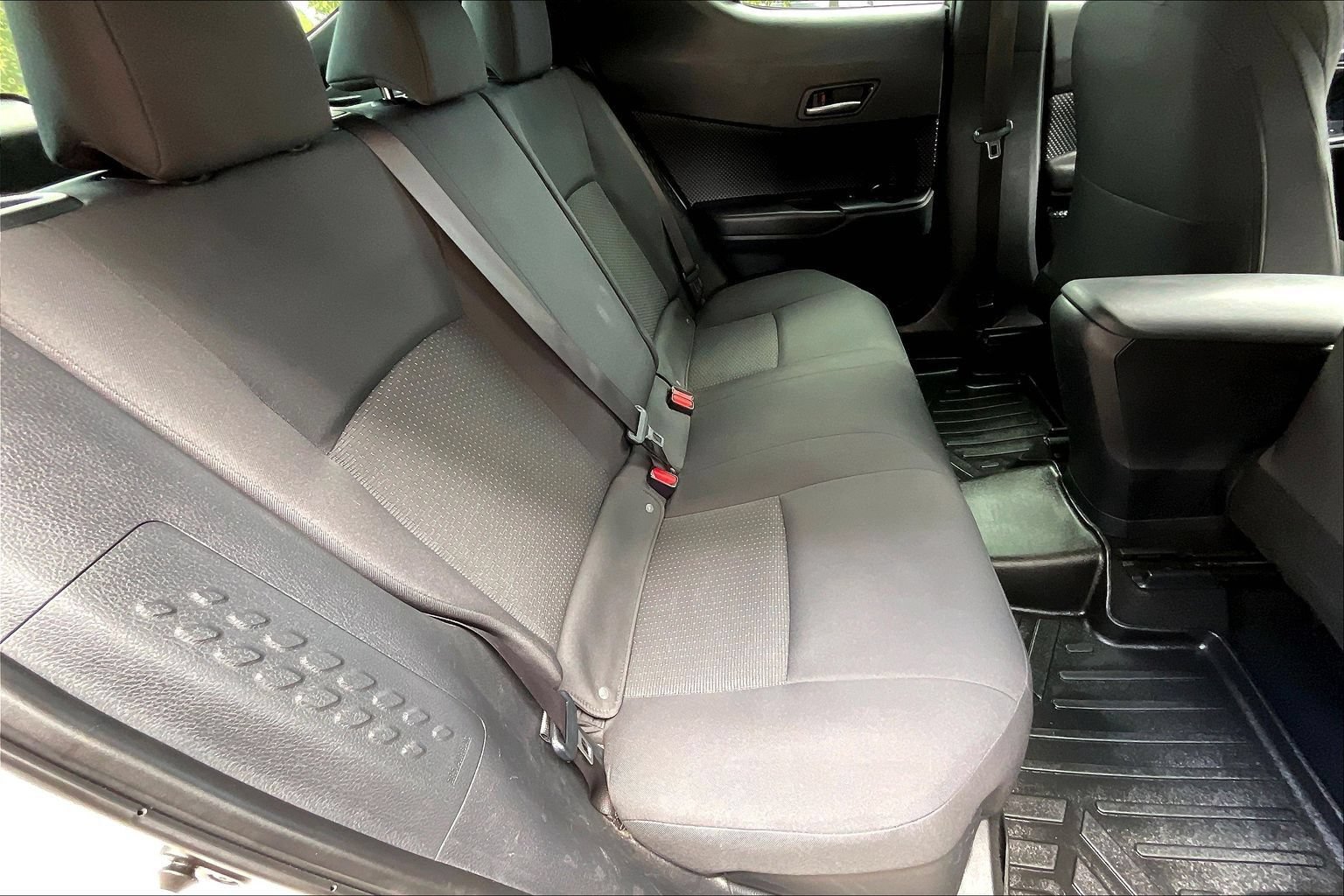 Used 2018 Toyota C-HR XLE FWD image 22