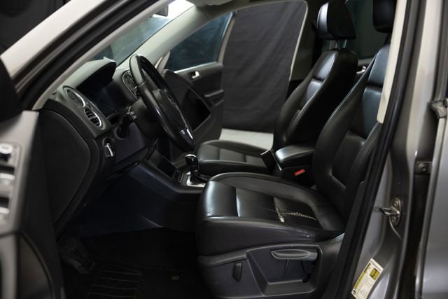Used 2011 Volkswagen Tiguan SEL AWD/4WD image 12