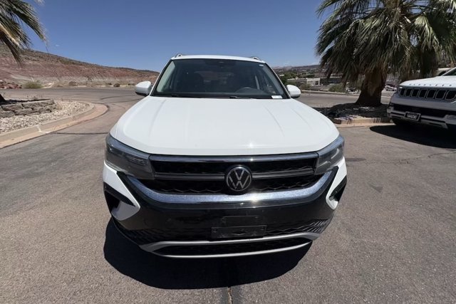 Used 2024 Volkswagen Taos SE AWD/4WD image 8