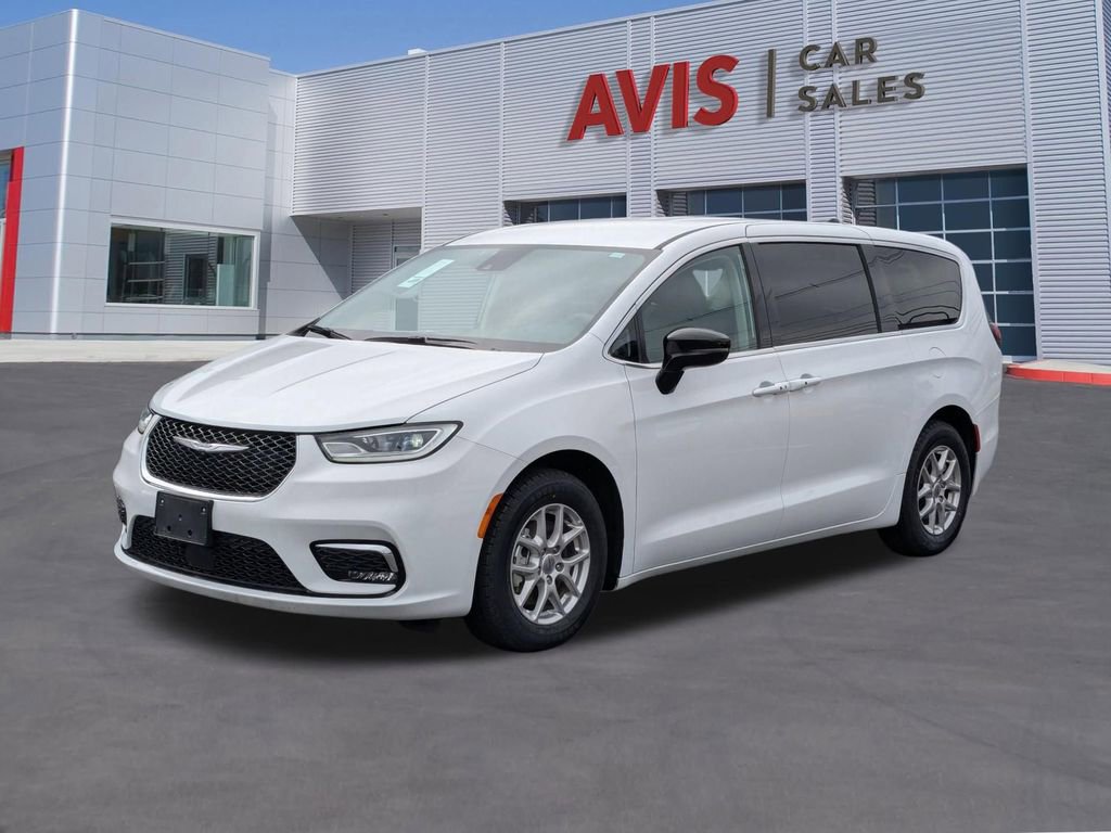 Used 2024 Chrysler Pacifica Touring-L