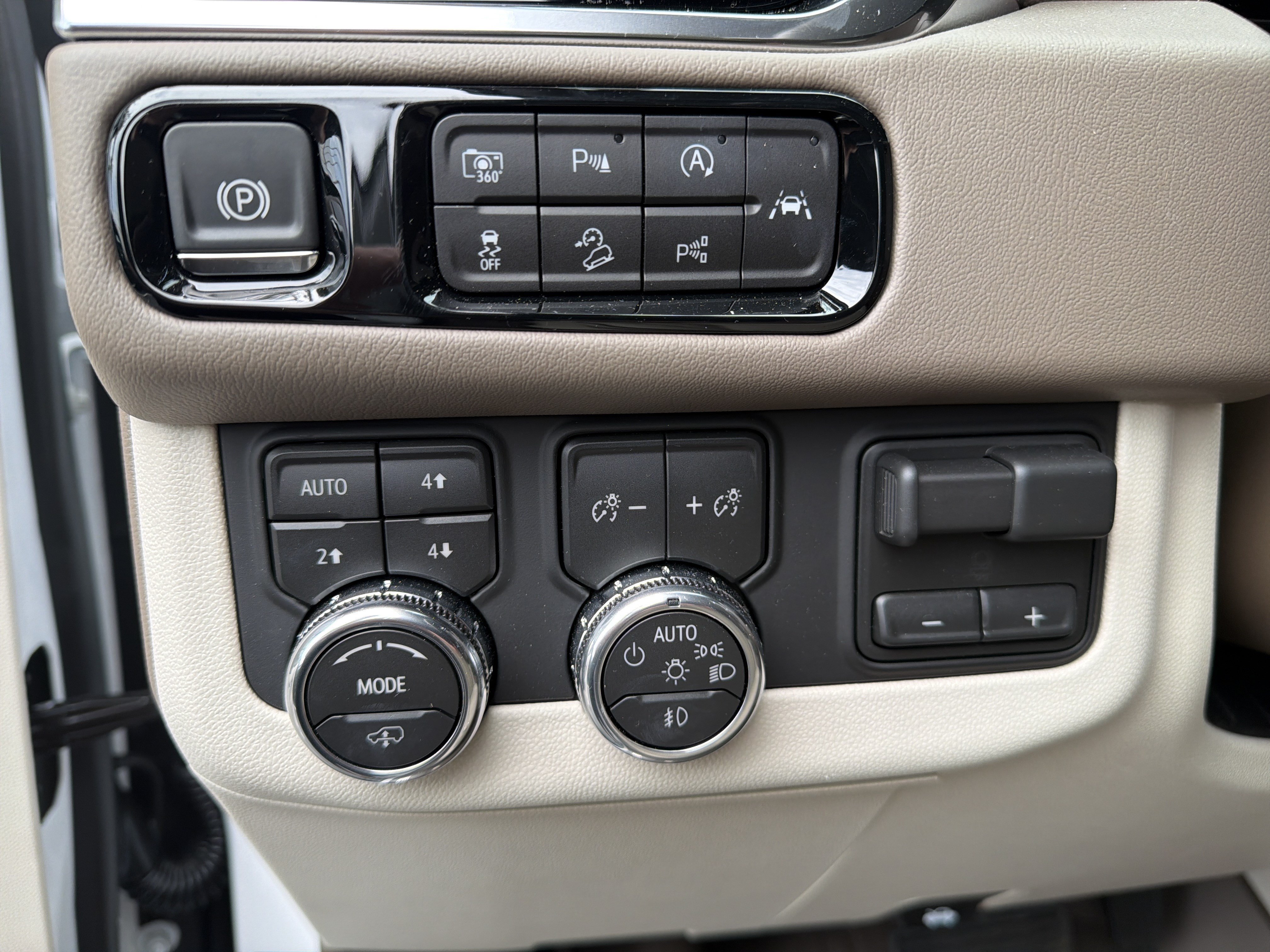 Used 2026 GMC Yukon Denali w/ Denali Reserve Package AWD/4WD image 15