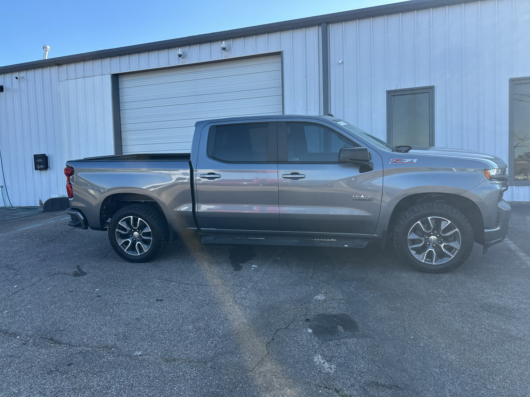 Used 2020 Chevrolet Silverado 1500 RST w/ Texas Edition AWD/4WD image 4