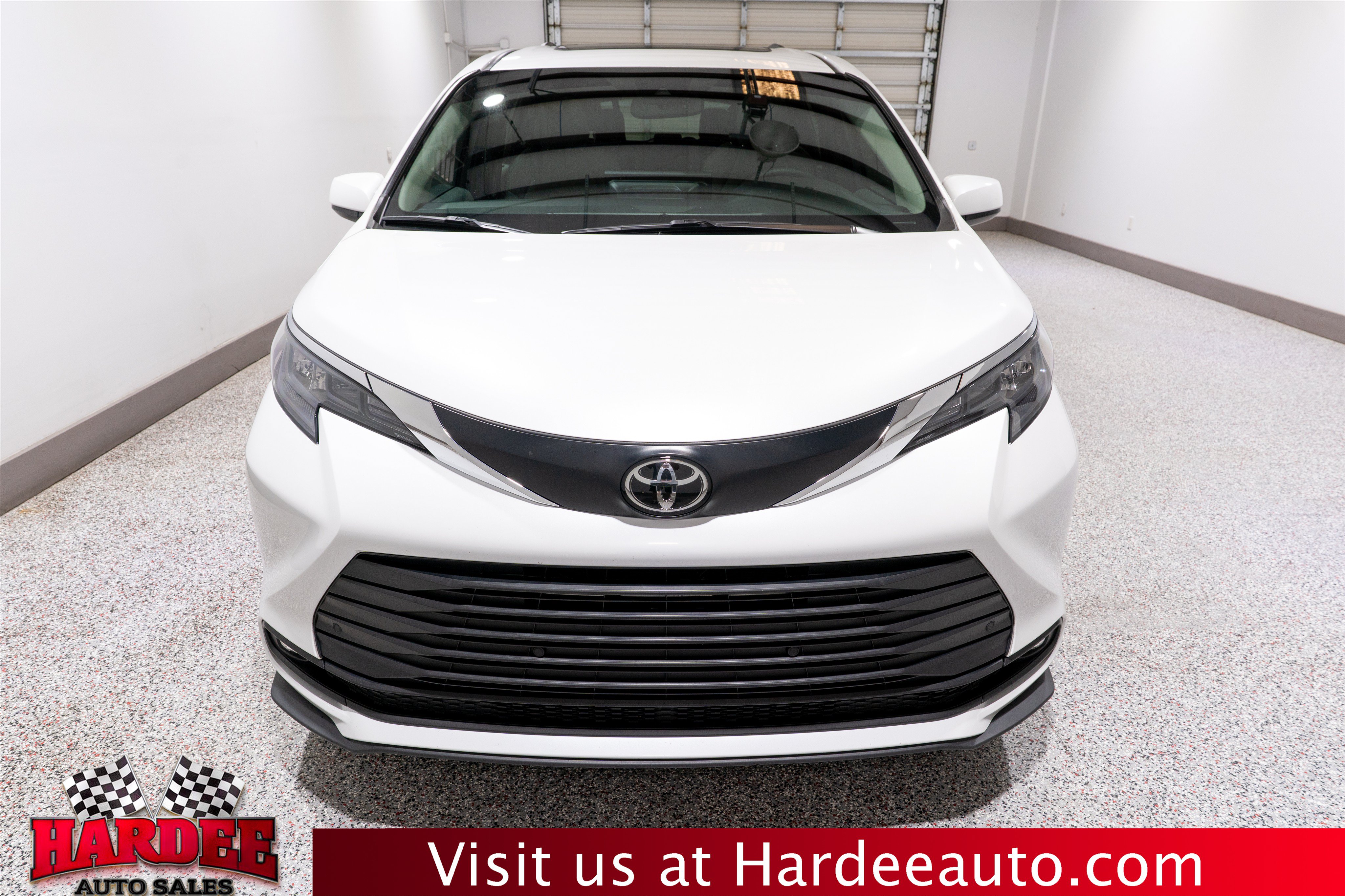 Used 2026 Toyota Sienna XLE FWD image 7