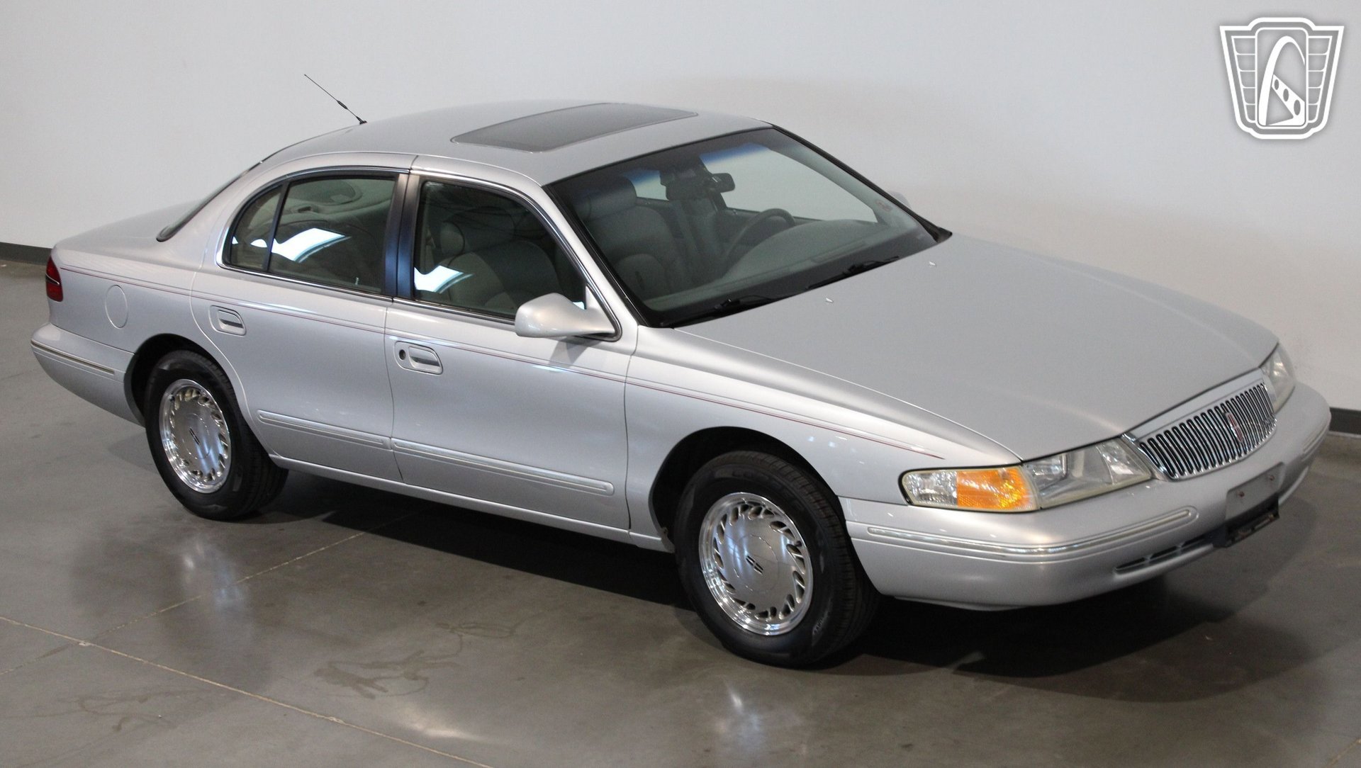 Used 1996 Lincoln Continental image 6