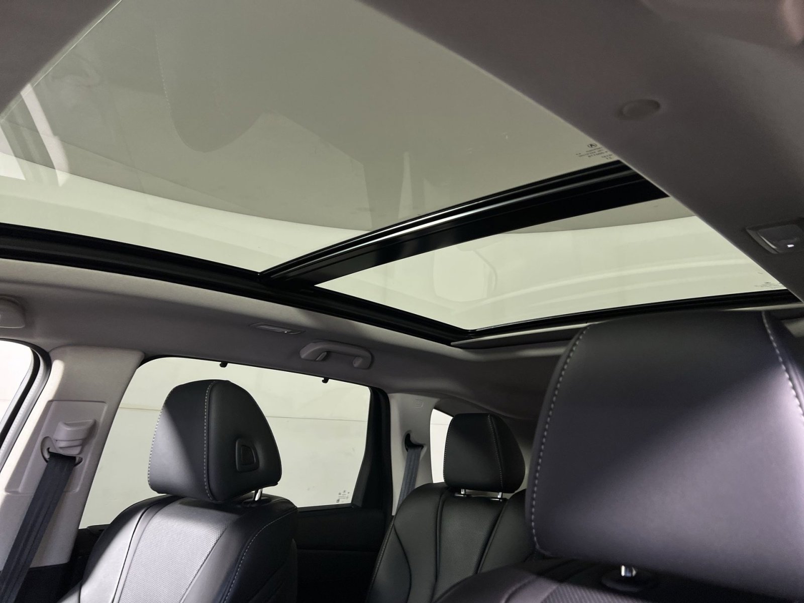 Used 2023 Acura MDX SH-AWD w/ Technology Package image 24