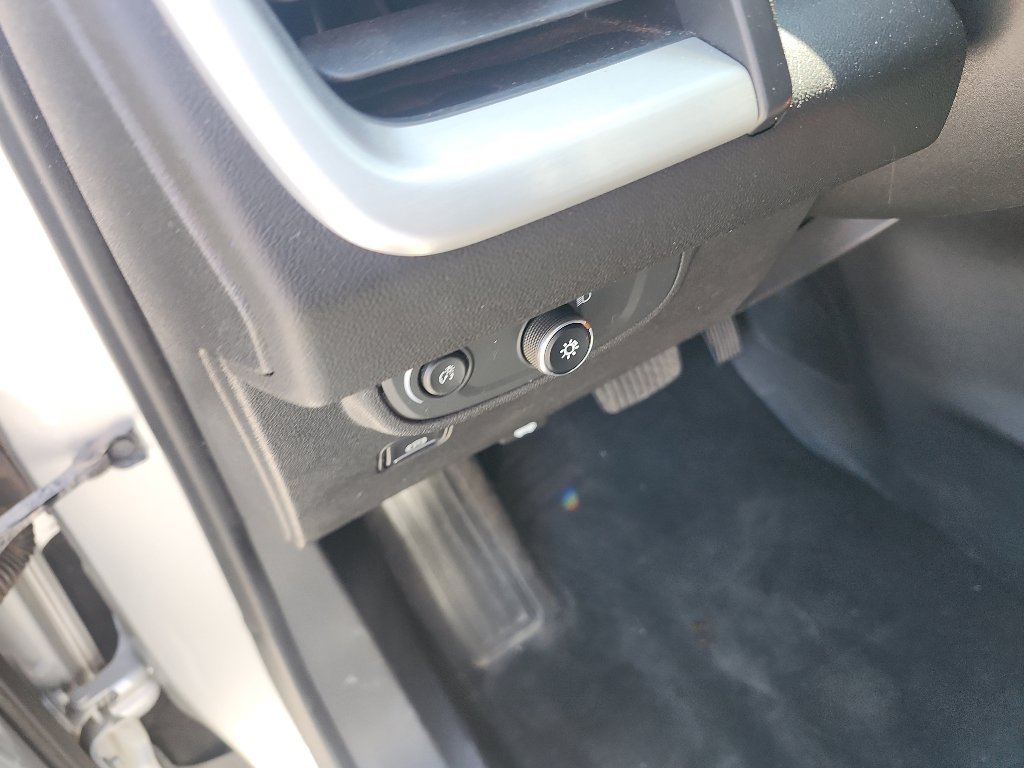 Used 2020 GMC Terrain SLE w/ Driver Convenience Package FWD image 20