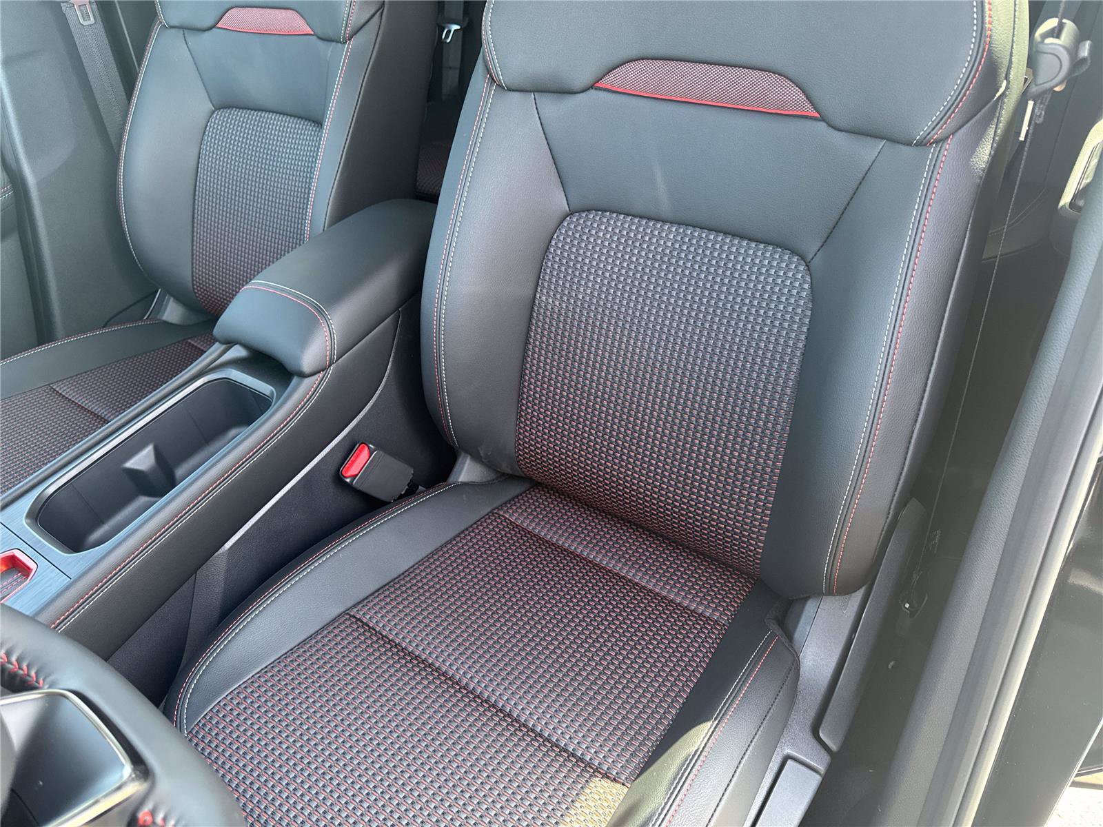 New 2026 Nissan Kicks SR FWD image 11