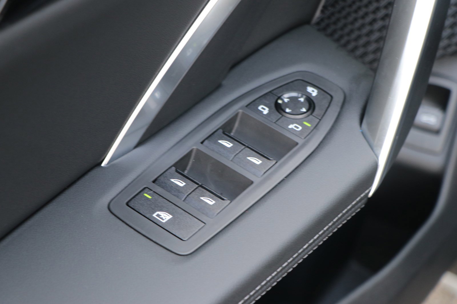 Certified 2025 BMW X1 xDrive28i w/ Technology Package image 27