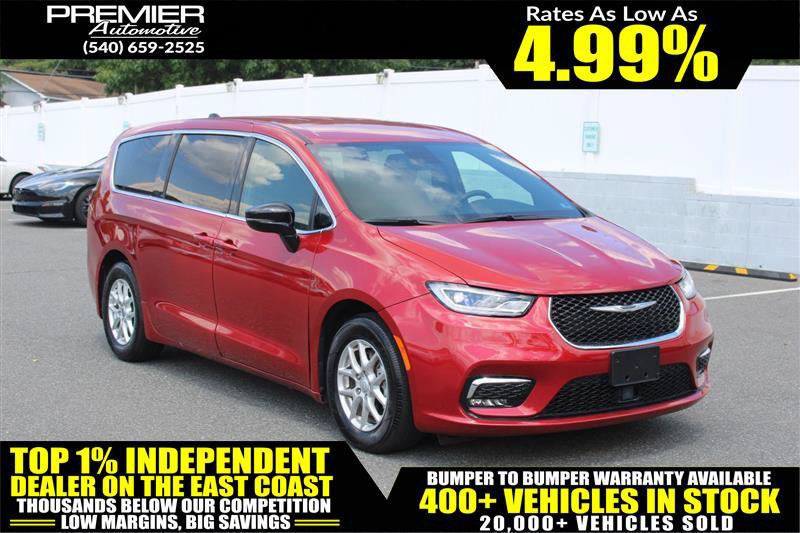 Used 2025 Chrysler Pacifica Select FWD image 1