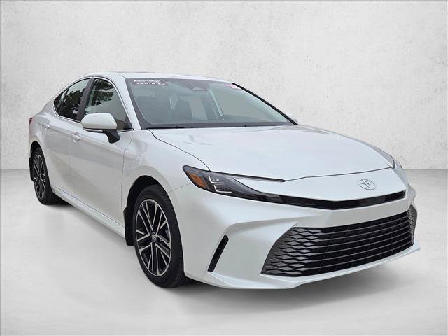 Used 2025 Toyota Camry XLE image 3