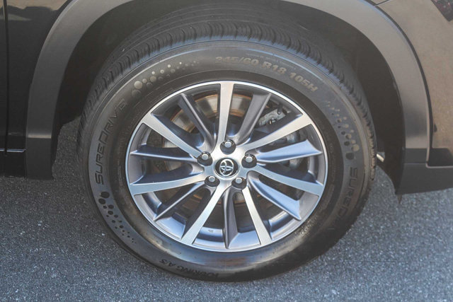 Used 2018 Toyota Highlander XLE w/ Carpet Mat Package (TMS) FWD image 12