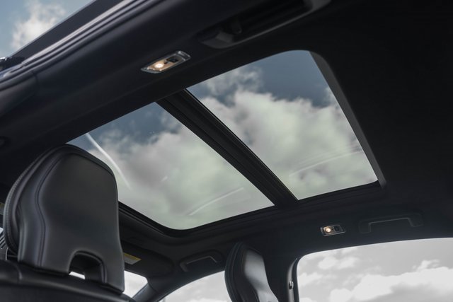 Used 2020 Volvo S90 T6 Inscription image 2