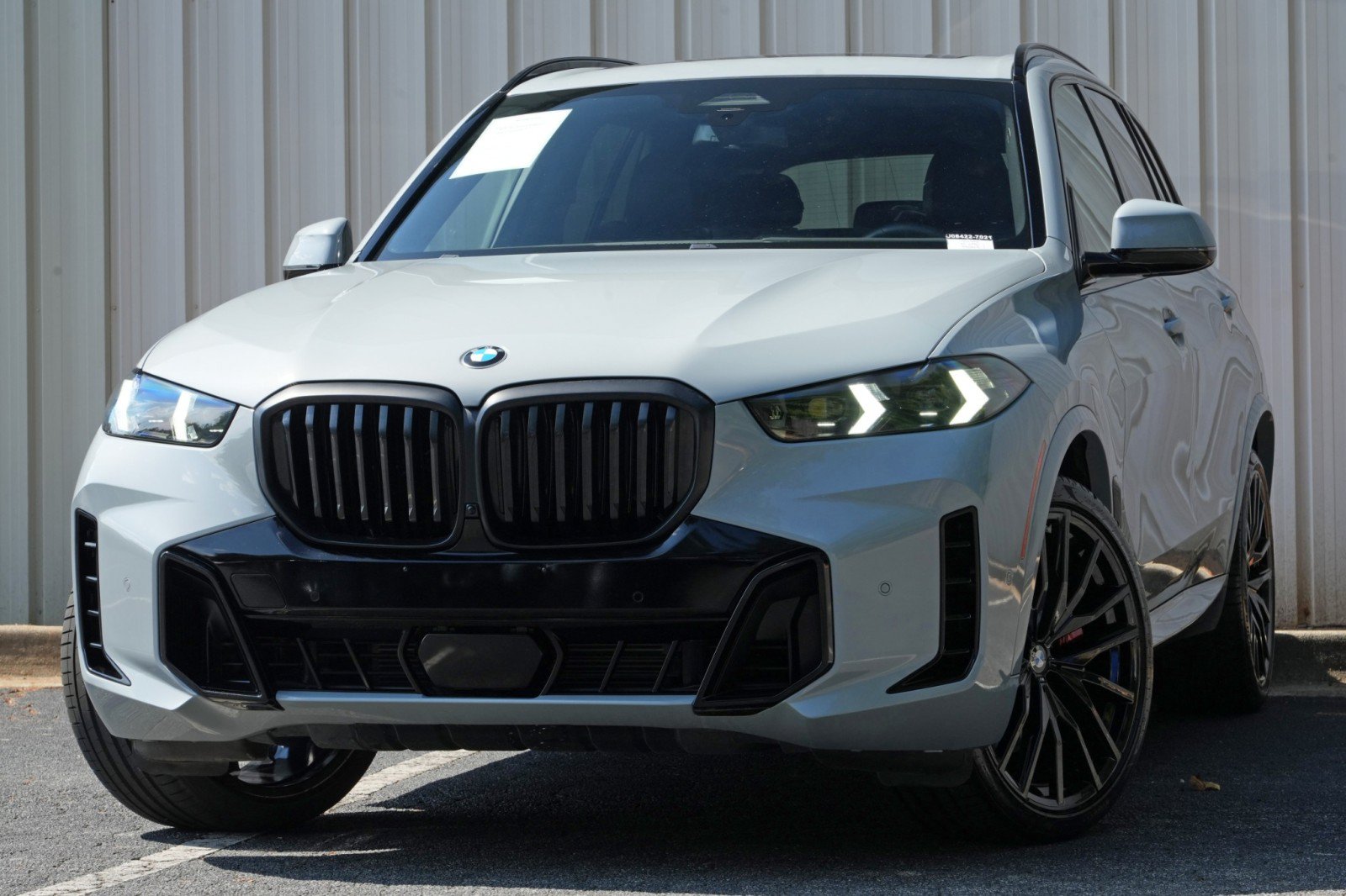 Used 2024 BMW X5 sDrive40i w/ M Sport Package RWD image 3