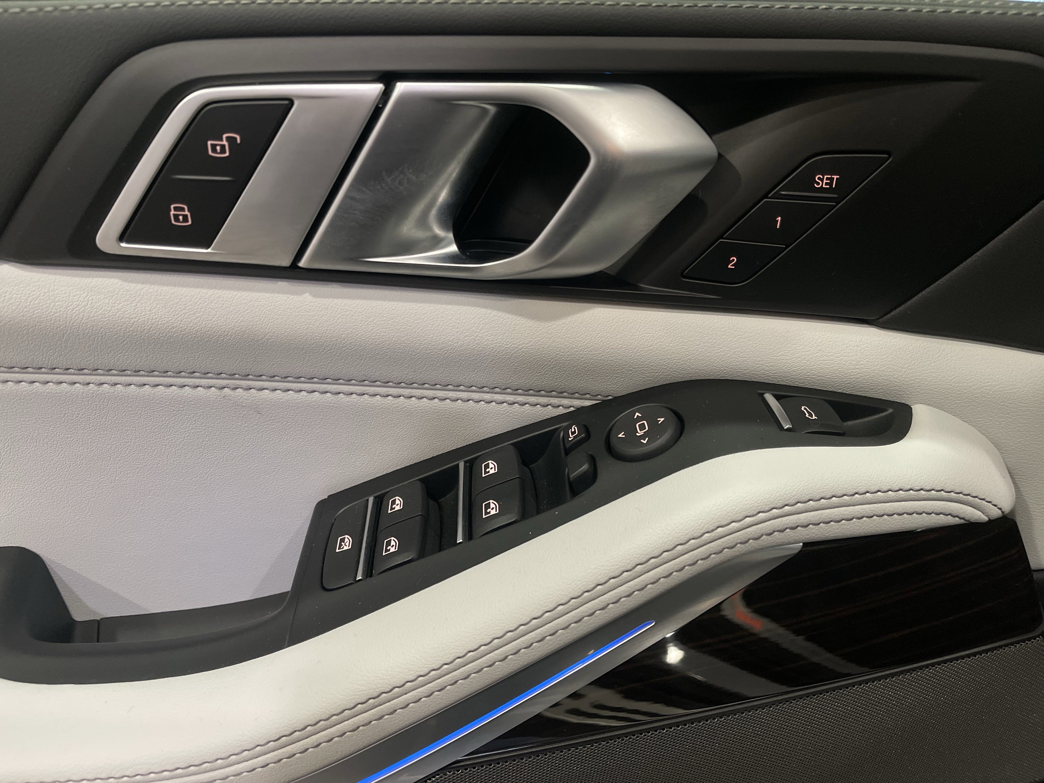 Used 2025 BMW X5 xDrive50e w/ Premium Package image 11