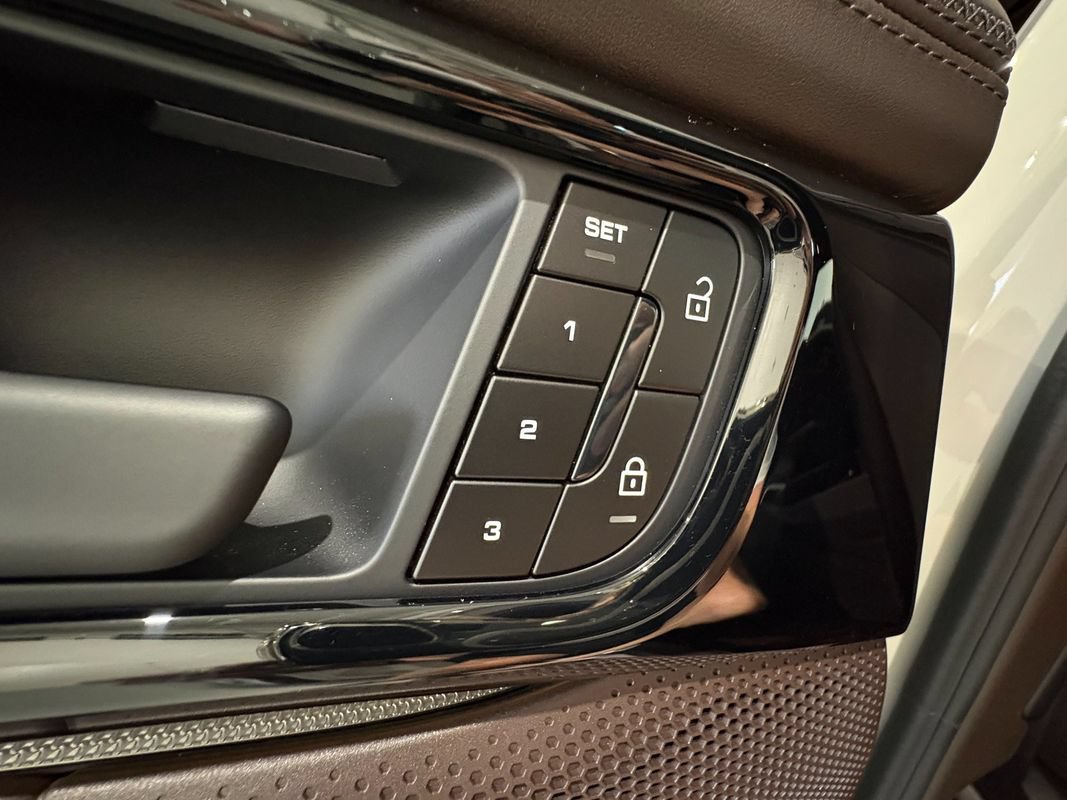 Used 2024 Porsche Panamera 4 AWD/4WD image 51