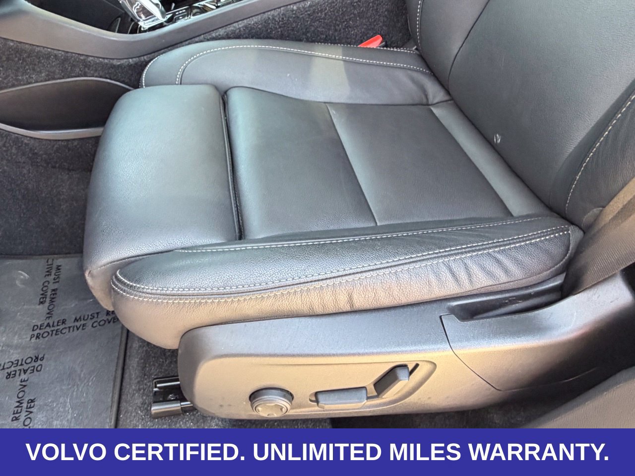 Certified 2026 Volvo XC40 B5 Plus AWD/4WD image 29