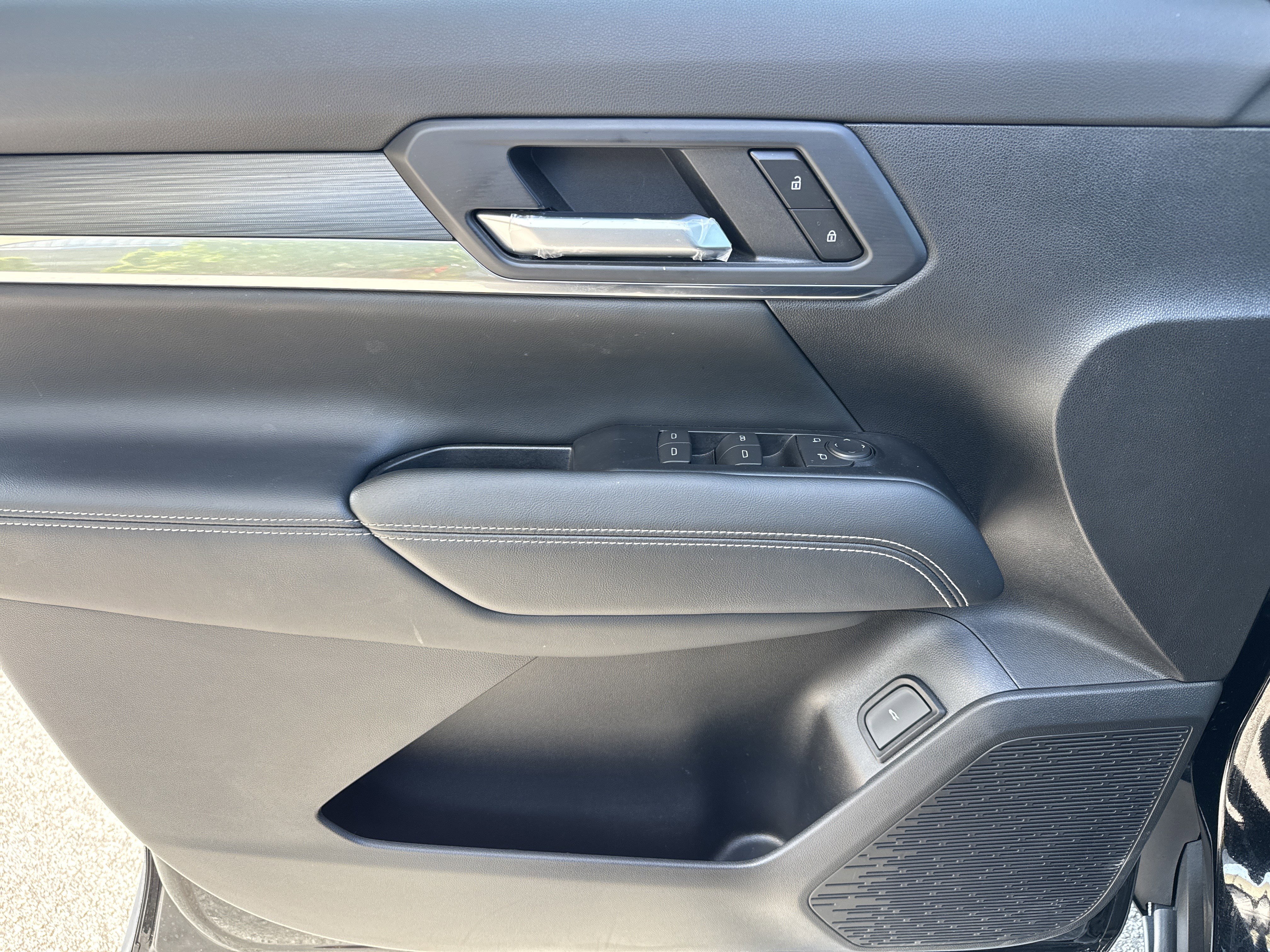 Used 2026 GMC Terrain Elevation w/ Elevation Premium Package FWD image 14