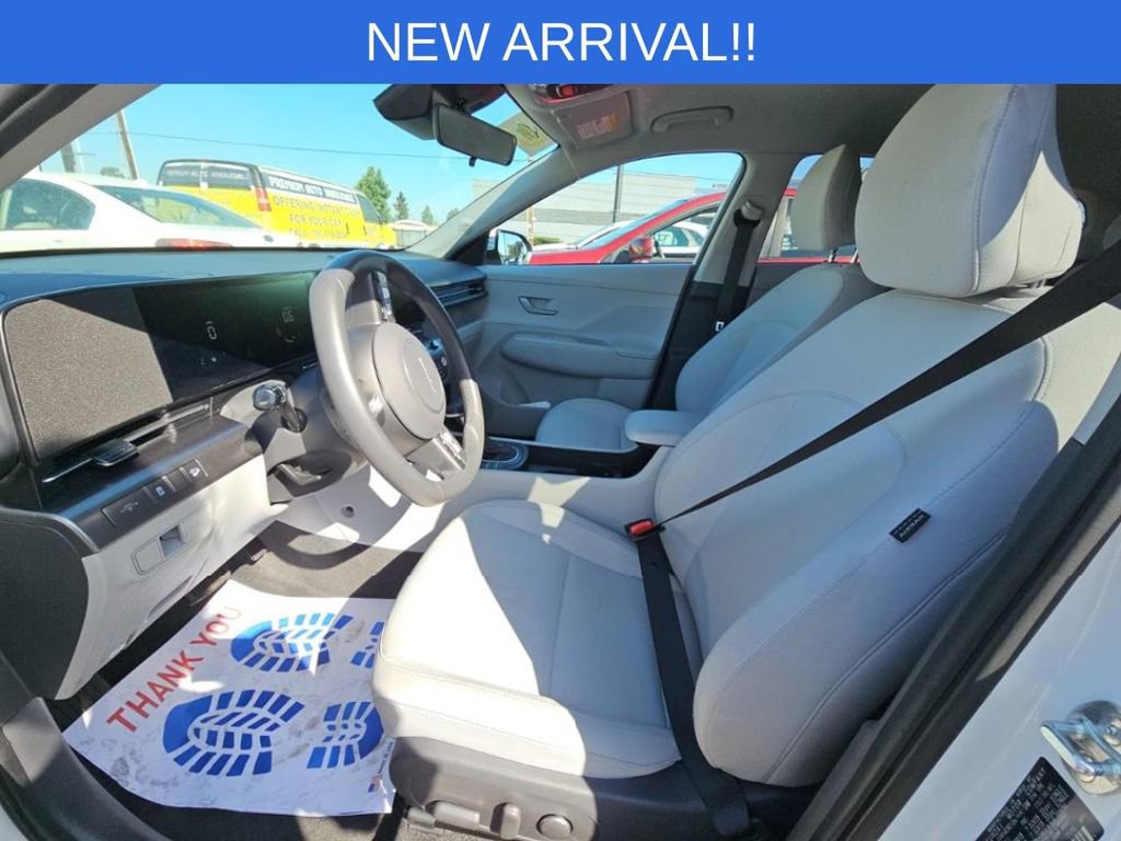 Used 2025 Hyundai Kona SEL image 2