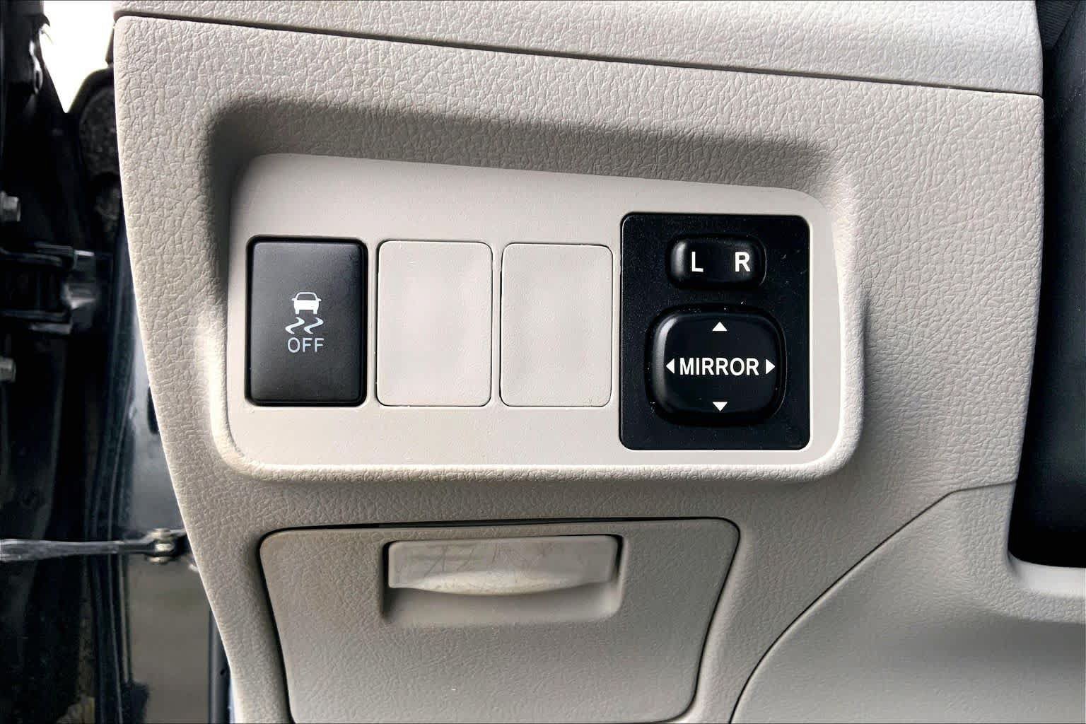 Used 2012 Toyota Corolla LE FWD image 32
