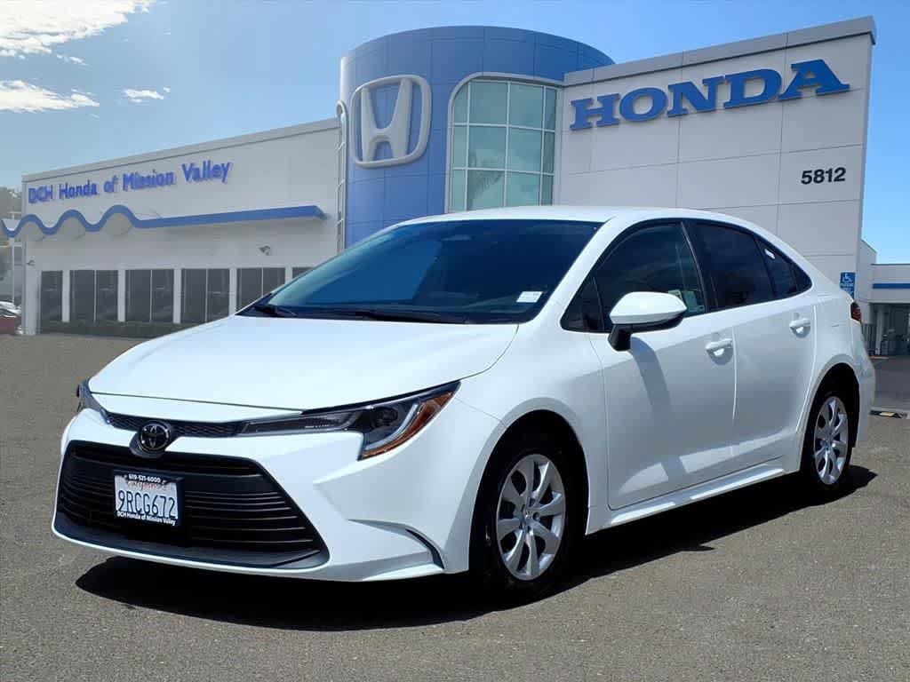 Used 2025 Toyota Corolla LE FWD image 1