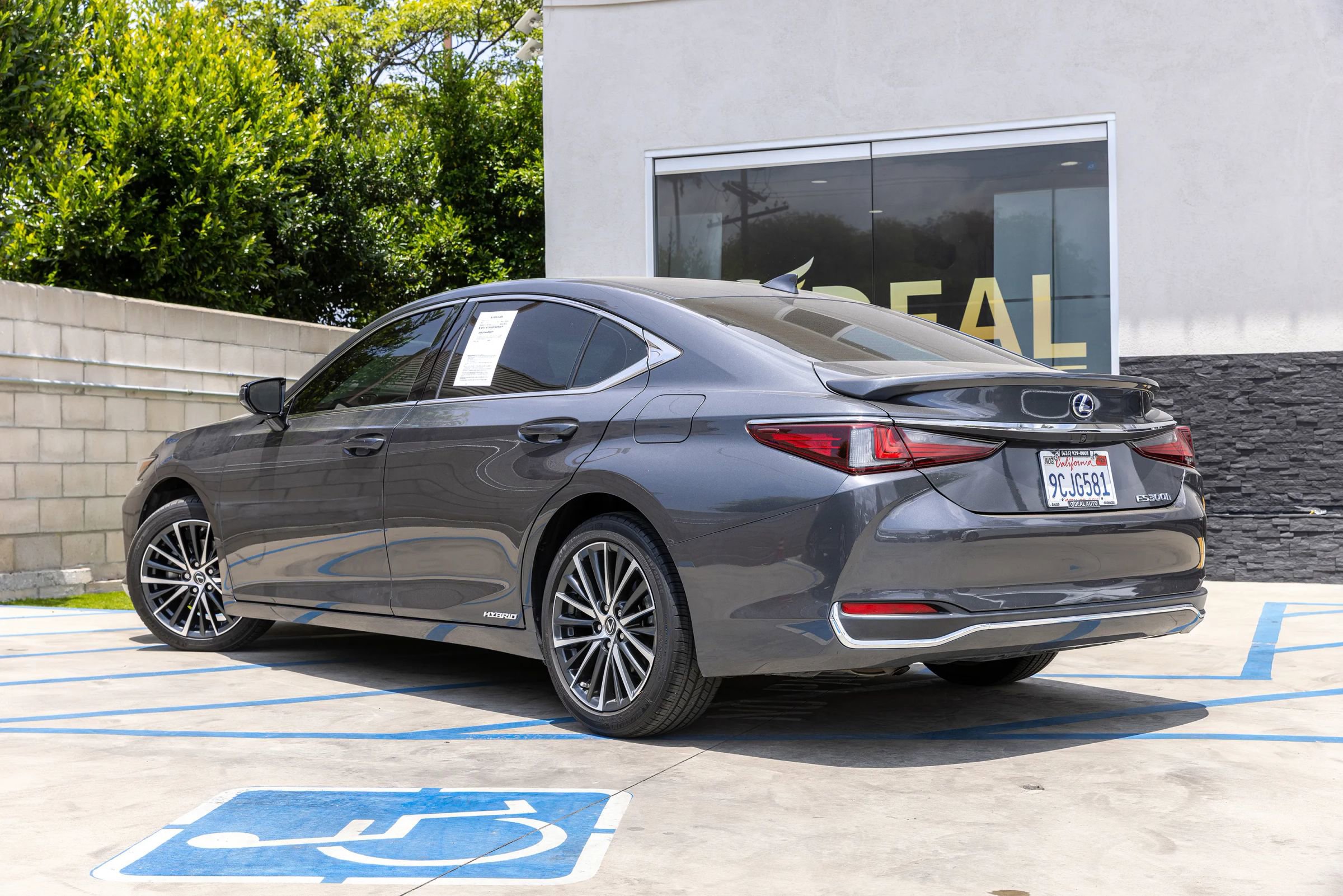 Used 2022 Lexus ES 300h w/ Accessory Package FWD image 10