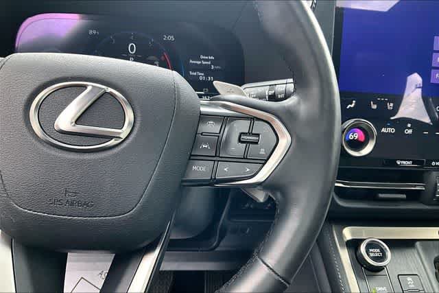 Used 2025 Lexus GX 550 w/ Accessory Package (2T) AWD/4WD image 12