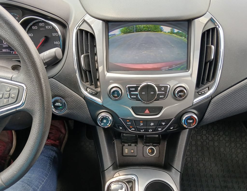 Certified 2018 Chevrolet Cruze LT w/ Sun And Sound Package FWD image 14