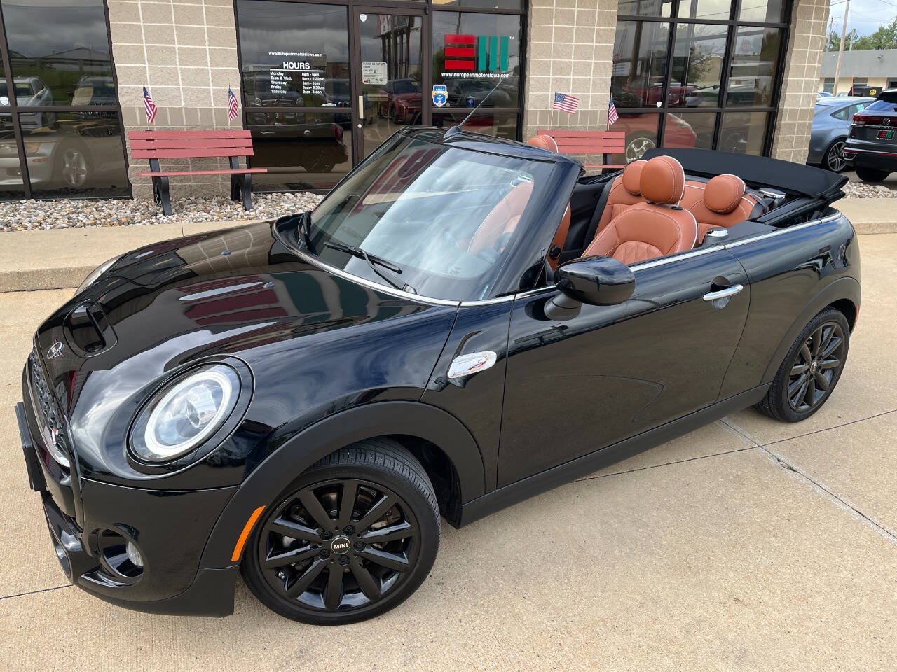 Used 2021 MINI Cooper S w/ Signature Upholstery Package FWD image 2