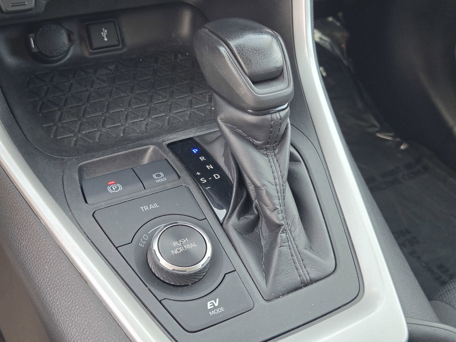 Used 2020 Toyota RAV4 XLE w/ Convenience Package image 21