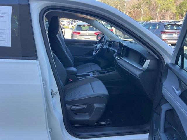 Certified 2025 Volkswagen Tiguan SE image 33