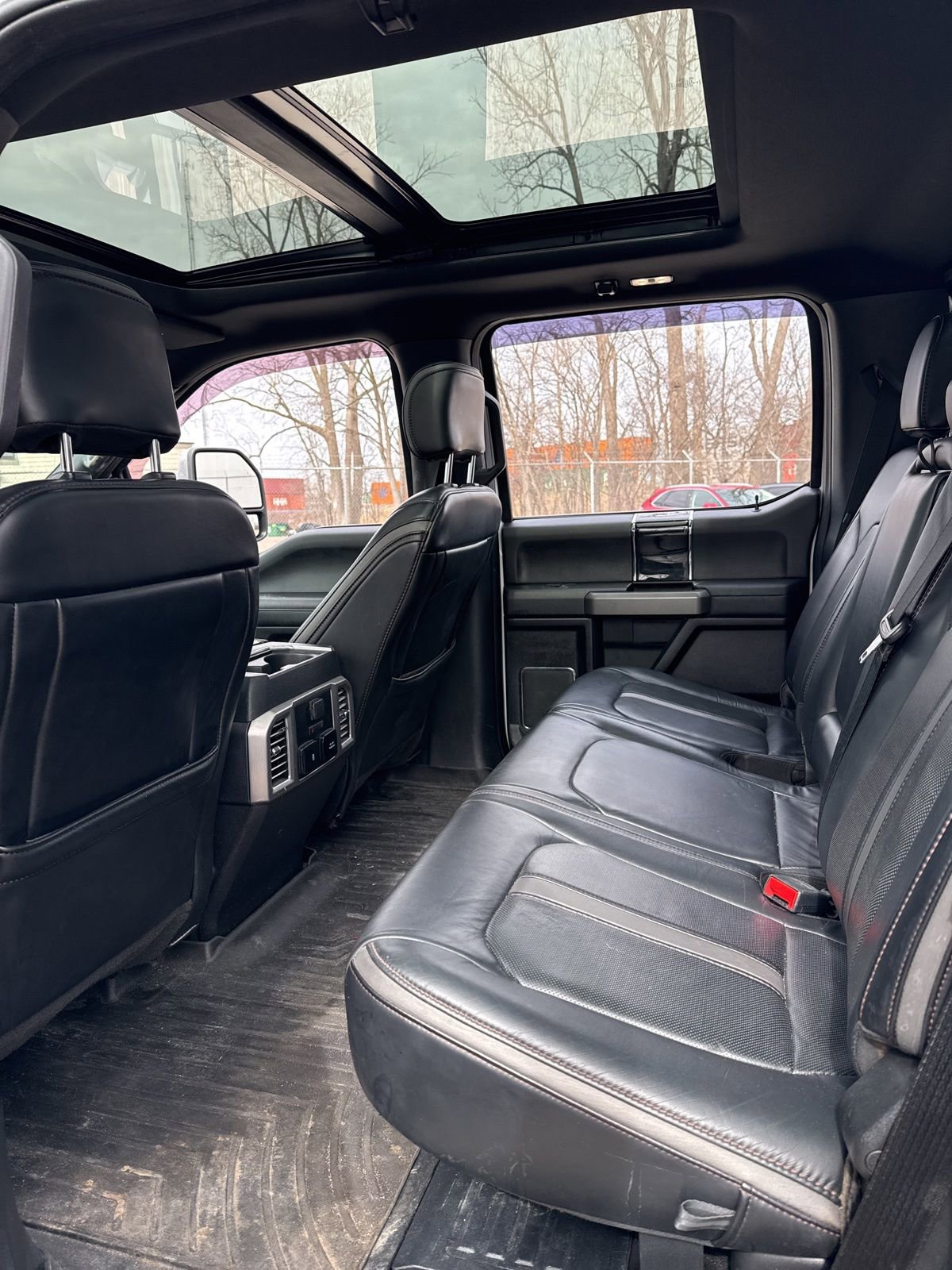 Used 2020 Ford F350 Platinum w/ FX4 Off-Road Package image 25